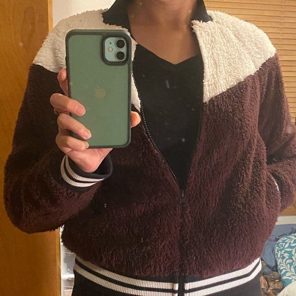 Nike Women's Burgundy Sherpa Jacket - Picture 1 of 5
